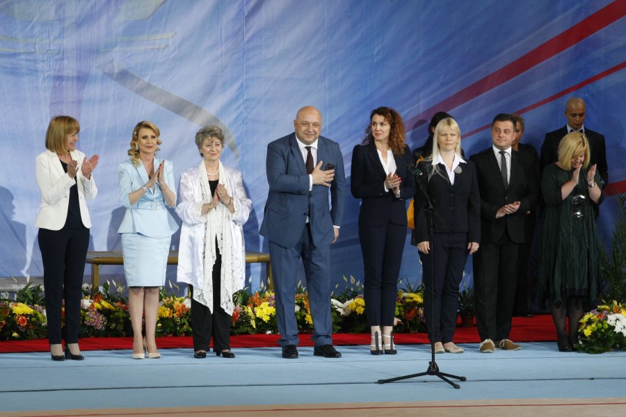 Министър Красен Кралев награди Мария Гигова с почетния знак на1