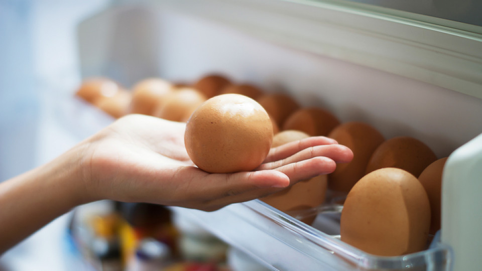Не съхранявайте яйцата на вратата на хладилника
