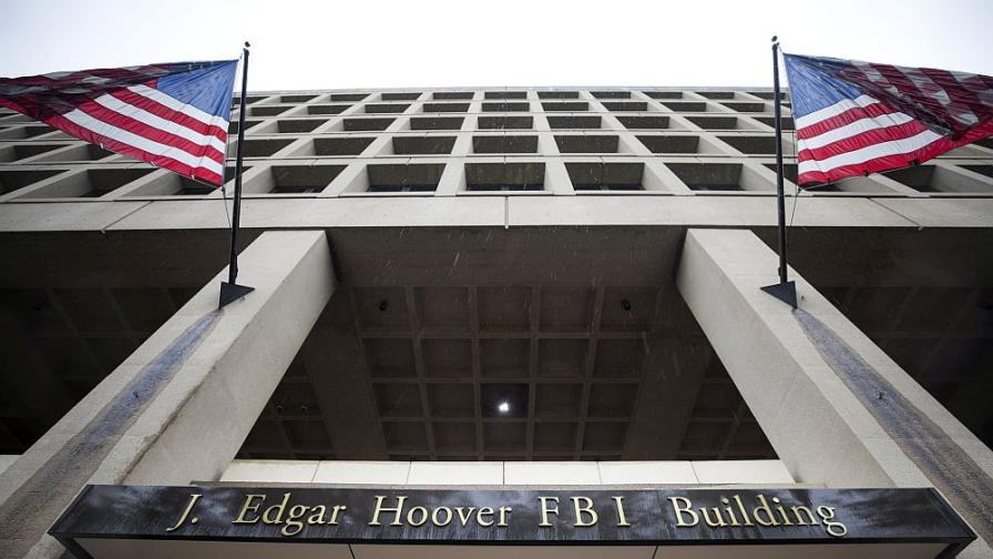 Как ФБР се прицели в Тръмп и улучи Хилари