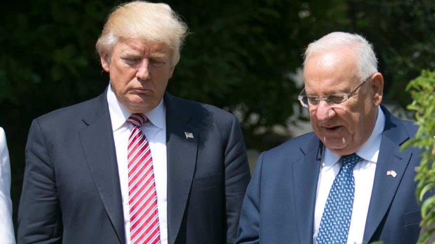 Президентът на САЩ Доналд Тръмп (вляво) заедно с израелския си колега Реувен Ривлин