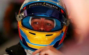Алонсо навъртя 122 обиколки в предпоследната тренировка