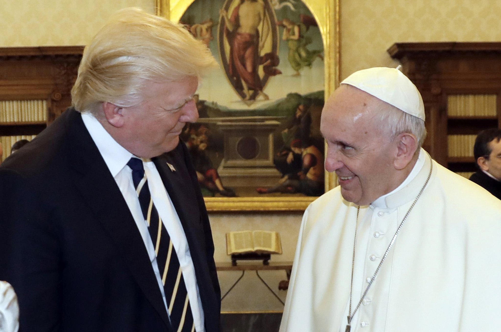 Доналд Тръмп проведе среща с папа Франциск във Ватикана, която продължи едва 30 минути. Американският президент беше придружен от жена си Мелания, дъщеря си Иванка и нейния съпруг Джаред Къшнър.