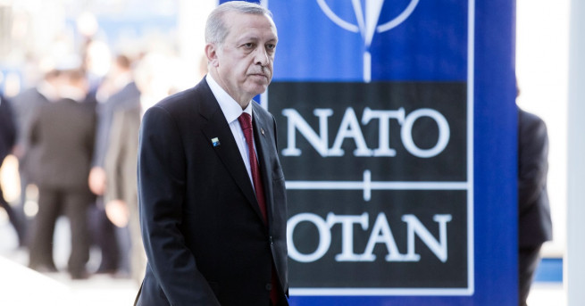 Турция трябва да преразгледа отношенията си с НАТО и зависимостта