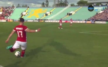 Първият гол на Симао срещу Левски