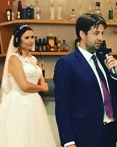 Наталия Кобилкина се омъжи за любимия си Такис Дретакис на 11 юни на гръцкия остров Скиатос в компанията на роднини и приятели, а по думите ѝ сватбата е била вълнуваща и малък знак ѝ е показал, че любовта печели винаги.