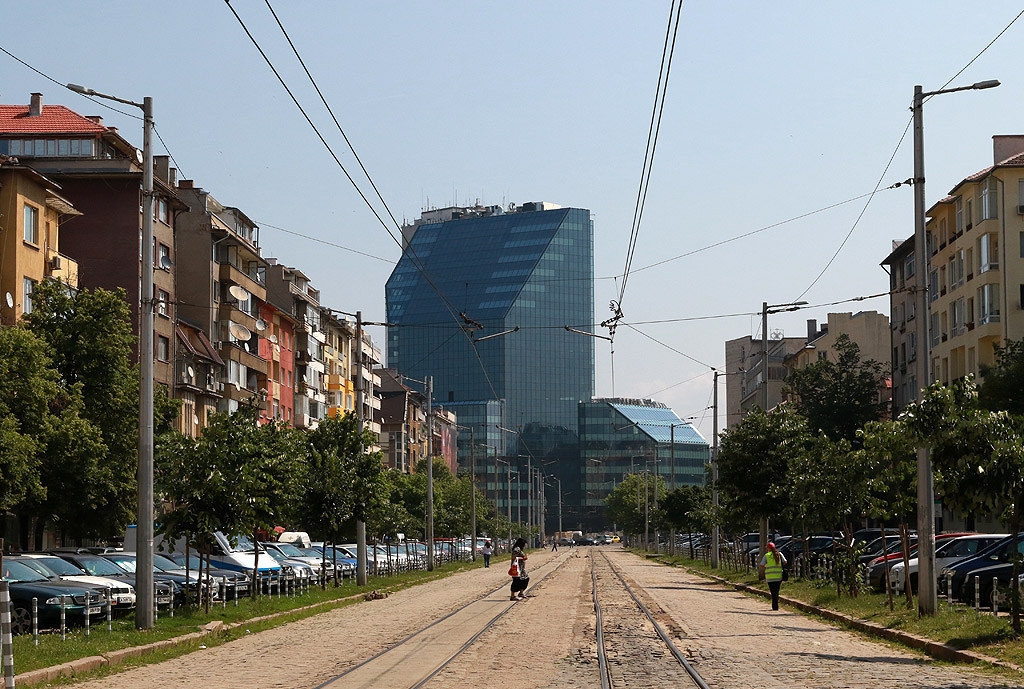 Сред най-високите в града е City Tower (74 м) - офисната кула до сградата на КНСБ (малко под 100 м височина) ще е голяма – с близо 39 000 кв.м наемна площ. Очаква се да отвори скоро. 