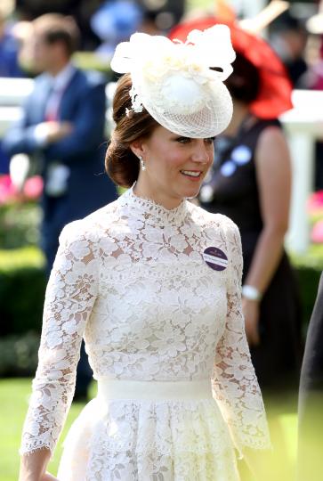 Очарователният юнски тоалет на Кейт Мидълтън - снимка 62