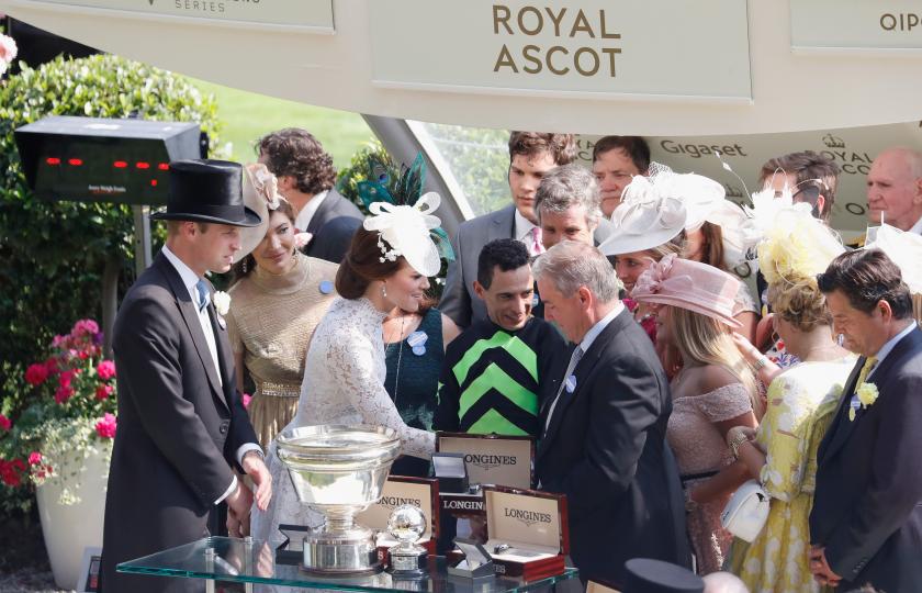 Очарователният юнски тоалет на Кейт Мидълтън - снимка 6