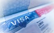  <p>САЩ стопираха издаването на визи във всички страни по света</p> 