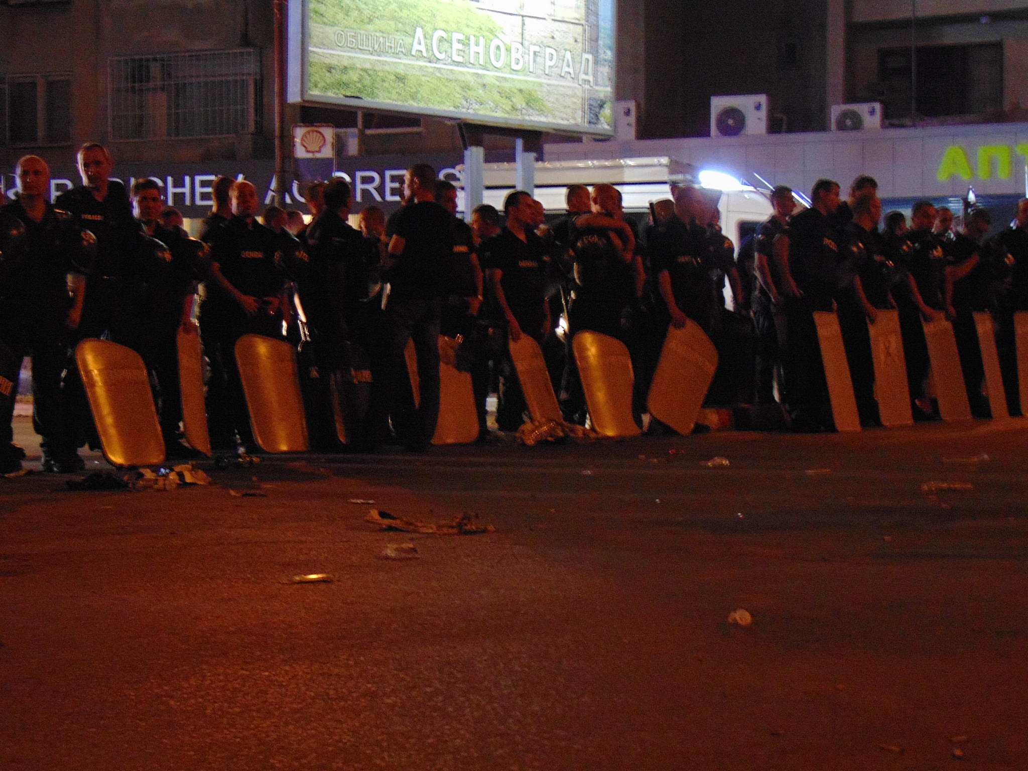 Неделният протес в Асеновград беше най-големият досега, а полицейското присъствие беше засилено, като на място беше изпратена дори конна полиция