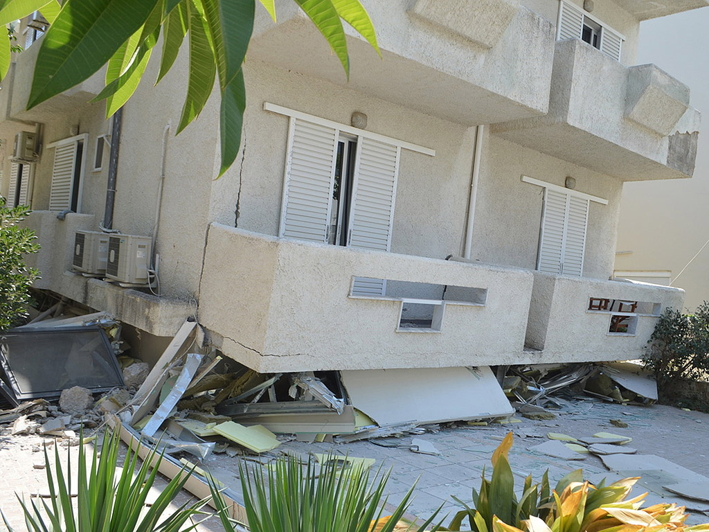Двама души загинаха под разрушенията на гръцкия остров Кос