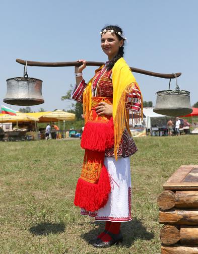 народни фолклор носия