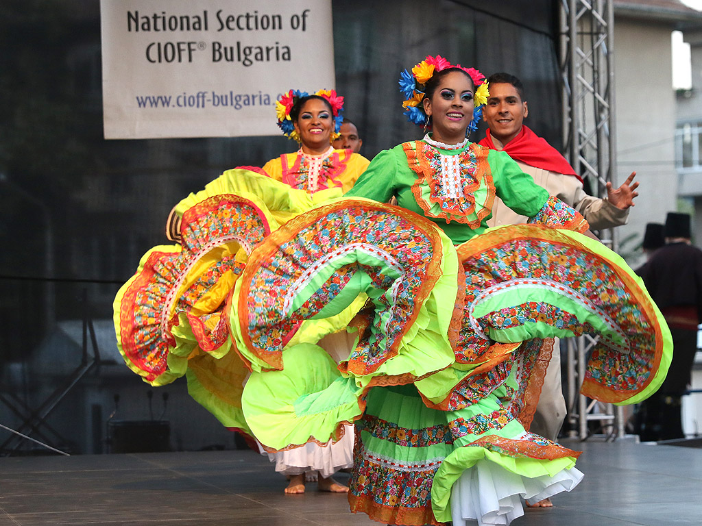Танцови ансамбли от Аржентина, Грузия, Египет, Колумбия, О-в Мавриций, Перу, Сърбия, Чили и България ще представят фолклора на страните си в рамките на фестивала 22-29 юли
