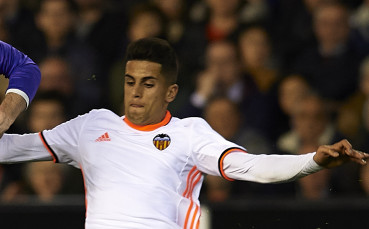 Челси и Валенсия преговарят за португалски национал