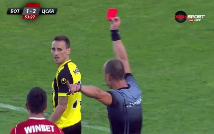 Ботев Пд ще доиграе мача с ЦСКА с човек по-малко, Минев пое към душовете