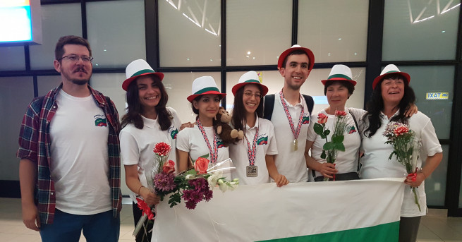 Ученици от българския национален отбор по биология спечелиха злетен, бронзов