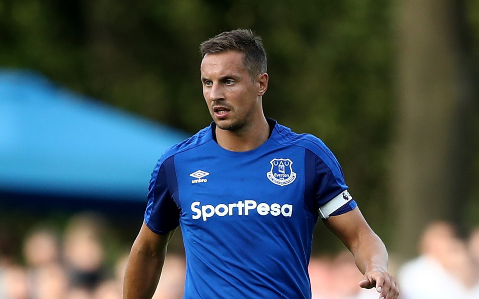 Бившият защитник на Англия, Евертън и Шефийлд Юнайтед – Фил