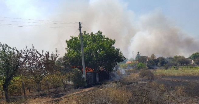 Овладян е пожарът между селата Изворище Миролюбово и Банево Това