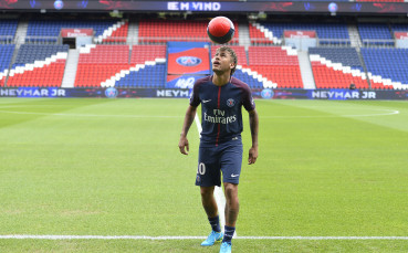 ПСЖ излезе с позиция в защита на Неймар