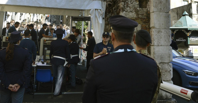 В Неапол задържаха двама българи, издирвани с европейска заповед за