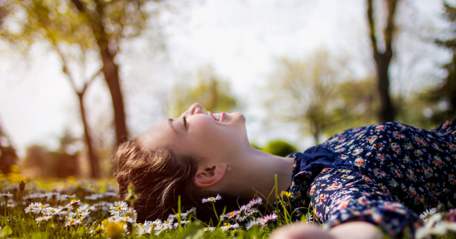 Срещата с добър приятел любимите песни благодарността слънчевите лъчи шоколадът