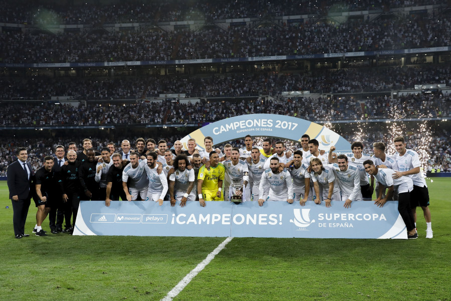 Реал Мадрид празнува със Суперкупата на Испания1