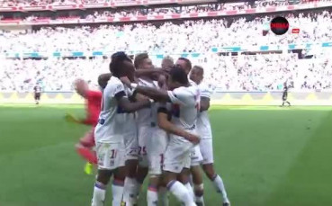 Сензационен гол от центъра за Лион срещу Бордо