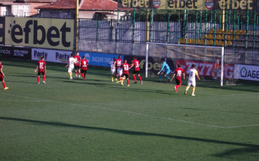 Локо Сф се преобрази след антракта в Коматево, остава лидер