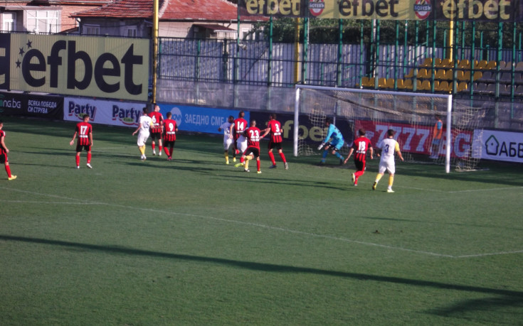 Локо Сф се преобрази след антракта в Коматево, остава лидер
