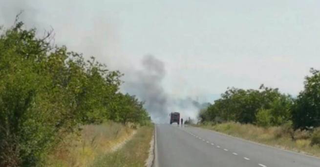 Камион с бутилки пълни с метан се запали на главния