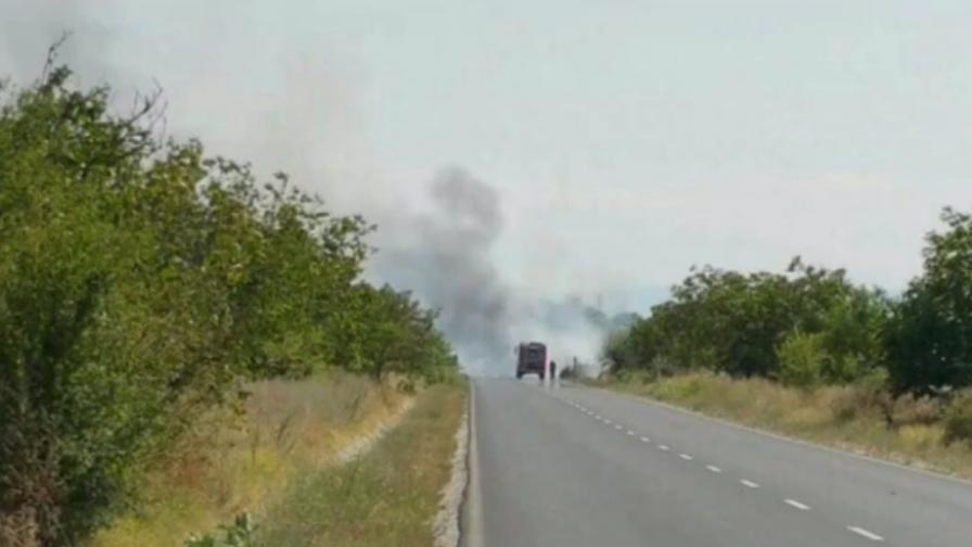 Пламна камион с газови бутилки, затвориха пътя Пловдив-Карлово