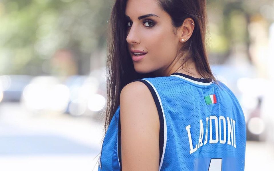 Италианската баскетболистка Валентина Виняли продължава да провокира феновете си. Наскоро