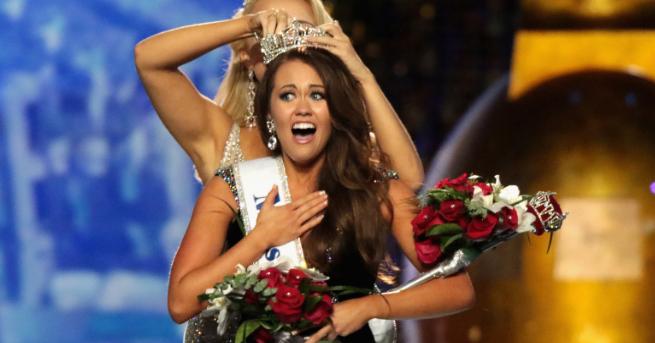 23 годишната Кара Мунд която е Мис Северна Дакота спечели