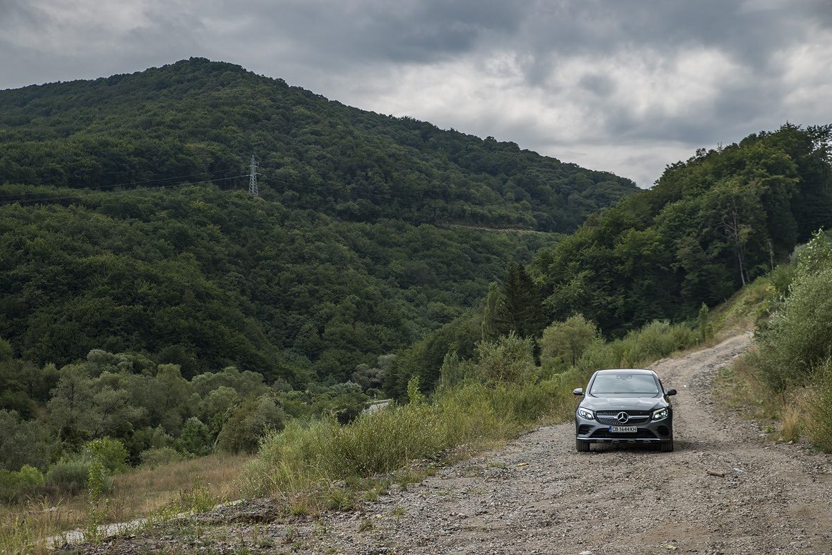 Приликите с големия GLE Coupe са тук, но за щастие разликите са повече. По-големият модел определено предизвиква двуполюсни мнения, докато при GLC Coupe размерите и дизайнът си пасват отлично, което неутрализира биполярността на мненията, предизвикващ GLE Coupe.