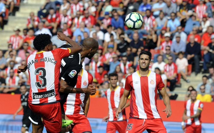 И скандална дузпа не успя да спре победния ход на Севиля