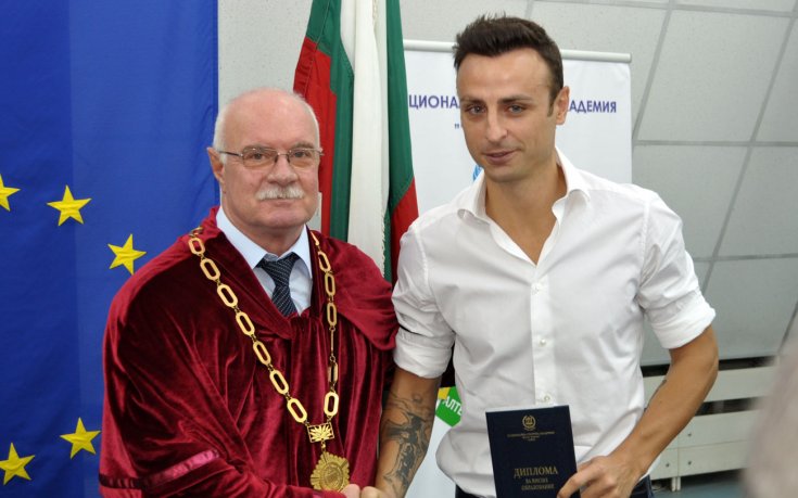 Бербатов се дипломира, вече е бакалавър