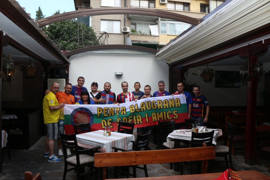 Българските фенове на Барса се срещнаха с легендите на клуба1
