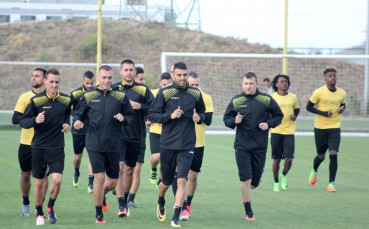 Неделев в групата за дербито, Виана под въпрос