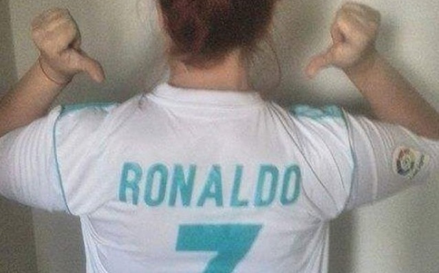 Обичаш любимия си отбор и обожаваш да носиш неговата фланелка