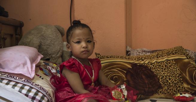 Тригодишната Тришна Шакия стана новата жива богиня на Непал и