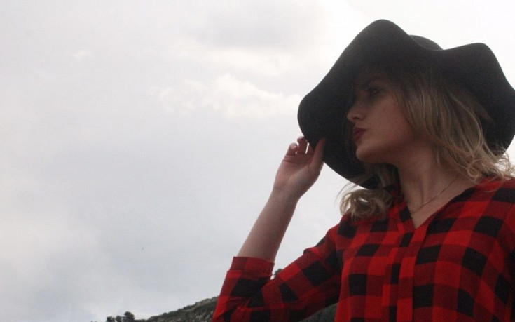 Секси италианка ще обгрижва  