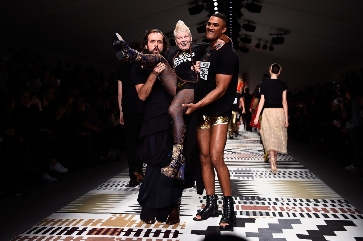 Вивиан Уестууд беше на Седмицата на модата в Париж, където съпругът ѝ и творчески директор на нейния бранд Андреас Кронталер представи новата си колекция. Запитана от журналист "Какво прави, за да изглежда толкова млада?", тя отговори: "Не се мия прекалено често".