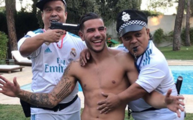 Лудо парти за навършването на крехката си 20 годишна възраст организира футболиста