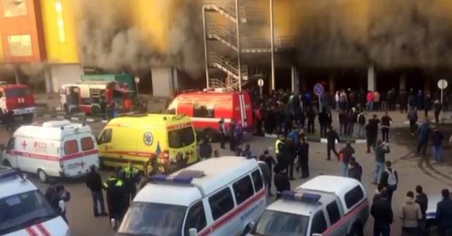 Най-малко 3000 души бяха евакуирани от търговски център „Синдика“ на