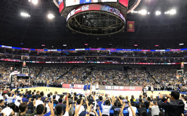 Григор Димитров гледа НБА баскетбол в Шанхай