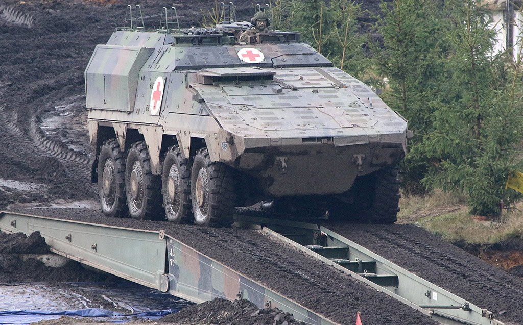 Ежегодно учение на германския Бундесвер в Берген, Северна Германия. От 5 до 13 октомври германските части на Бундесвера и звената на съюзнически сили практикуват различни сценарии по време на т. нар. "Informationslehruebung" (ILUE 2017)