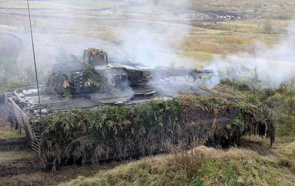 Ежегодно учение на германския Бундесвер в Берген, Северна Германия. От 5 до 13 октомври германските части на Бундесвера и звената на съюзнически сили практикуват различни сценарии по време на т. нар. "Informationslehruebung" (ILUE 2017)