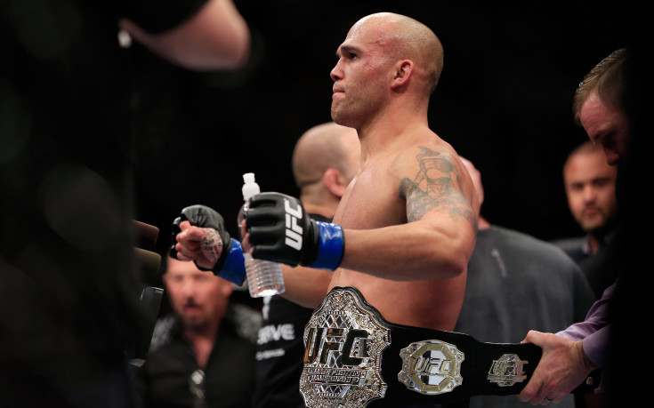 Роби Лоулър и Рафаел дос Аньос ще оглавят събитието на UFC в Уинипег