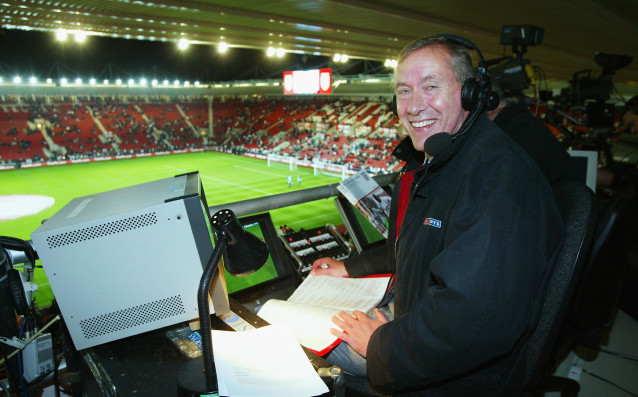 Любителите на английския футбол познават чудесно неговия глас Той се