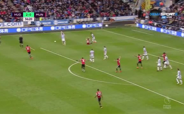 След 45 минути игра Хъдърсфийлд е на път да поднесе